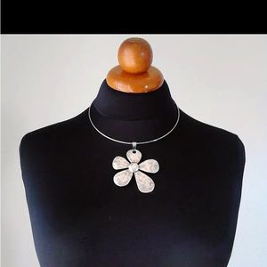 Elegant Silver Flower Pendant Necklace